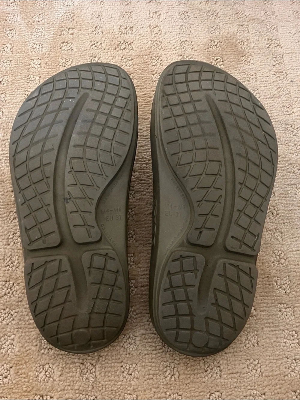 OOFOS Olive Green Women’s Recovery Slide Size 6